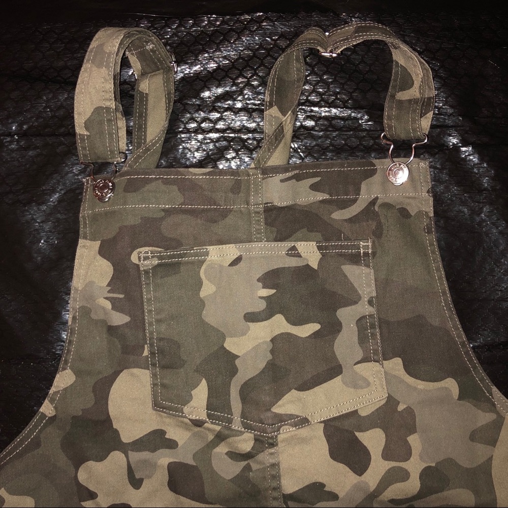 Women’s camo skirt overalls sz xxl